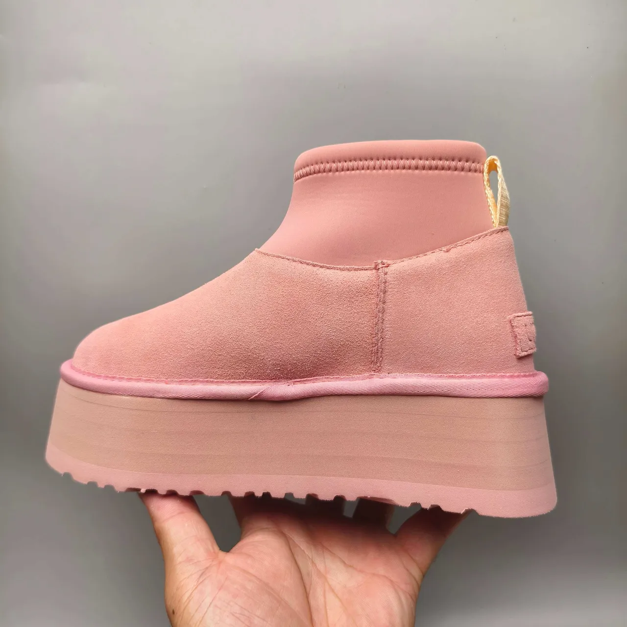 UGG Bottes de cheville en daim avec semelle plateforme rose et jaune 8