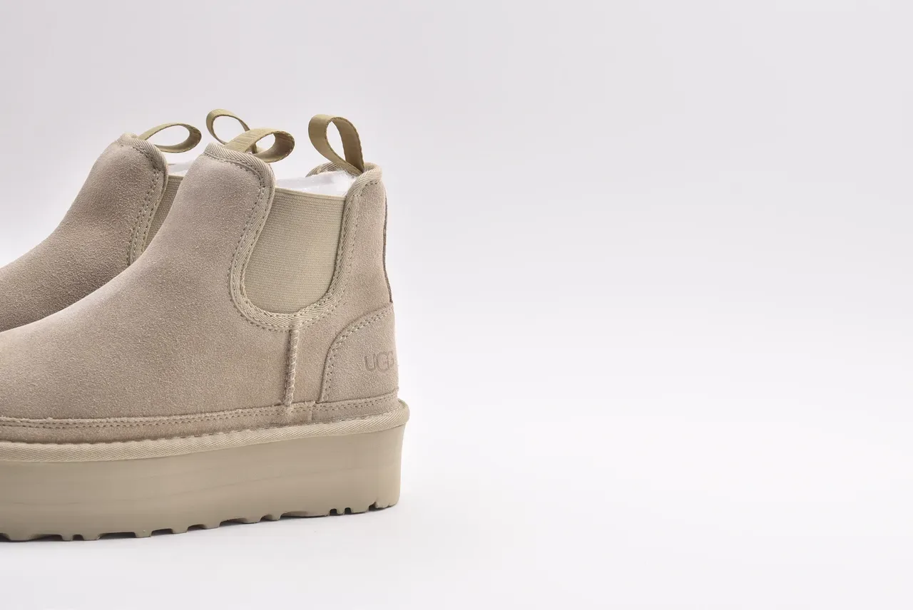 UGG Platform Chelsea Beige Sole Suede Upper Chelsea Boots 5