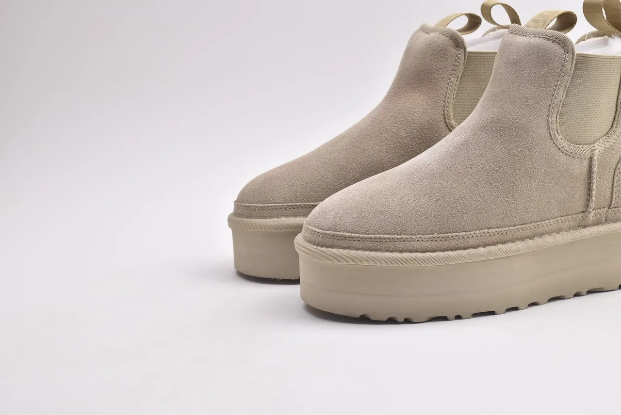 UGG Platform Chelsea Beige Sole Suede Upper Chelsea Boots 6