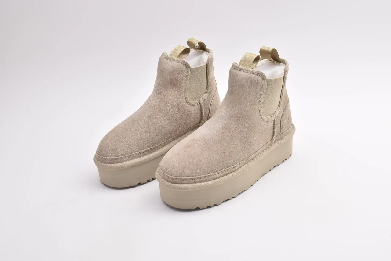 UGG Platform Chelsea Beige Sole Suede Upper Chelsea Boots 9