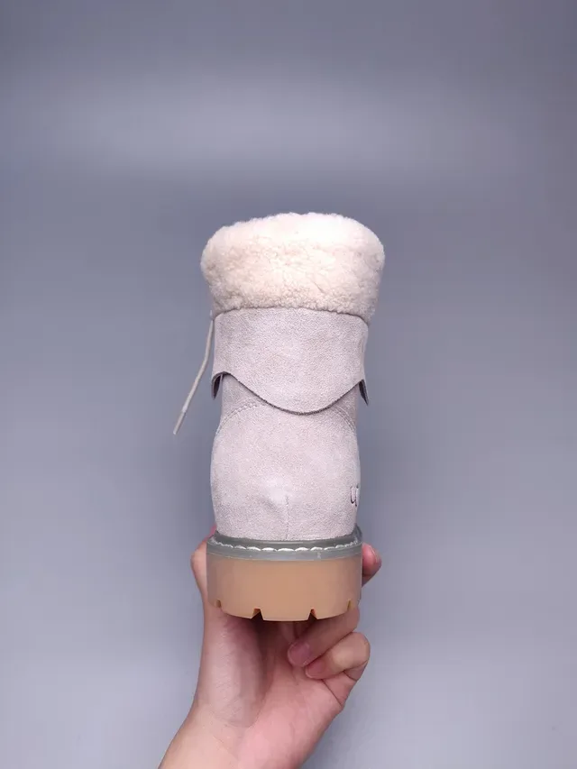 UGG Bottine de Cheville en Daim avec Doublure Shearling et Lacets 7