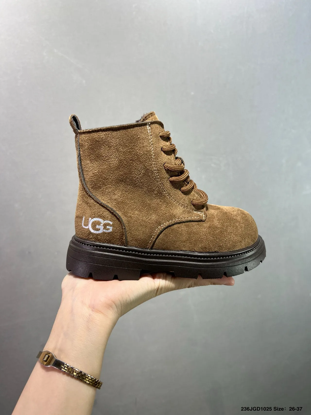 UGG 麂皮系带踝靴 15