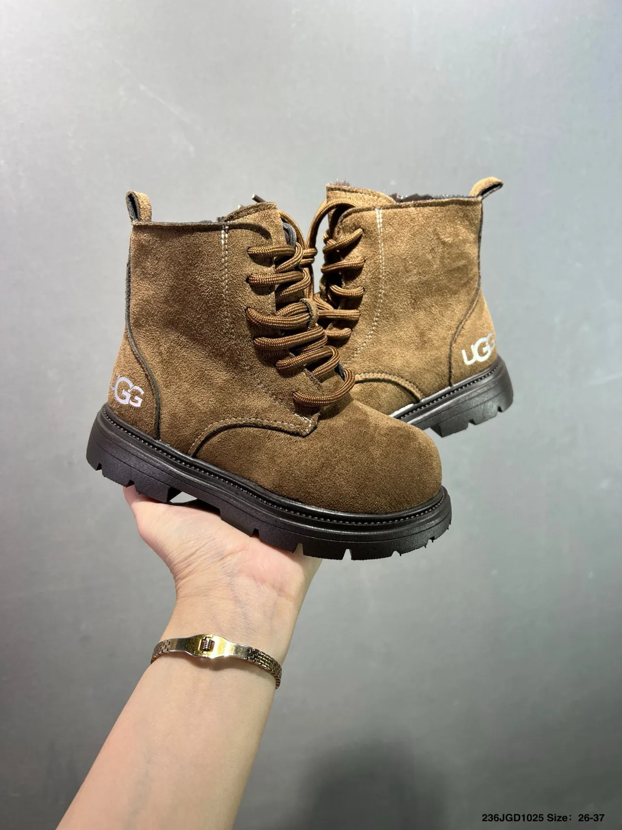 UGG 麂皮系带踝靴 20