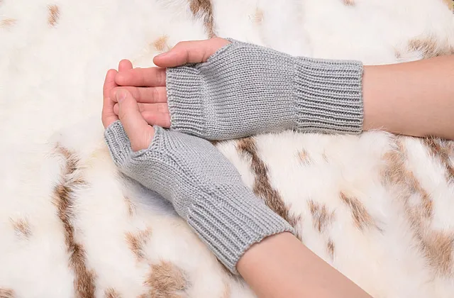 UGG Tasman Guantes negros sin dedos con puño ribeteado de punto 13