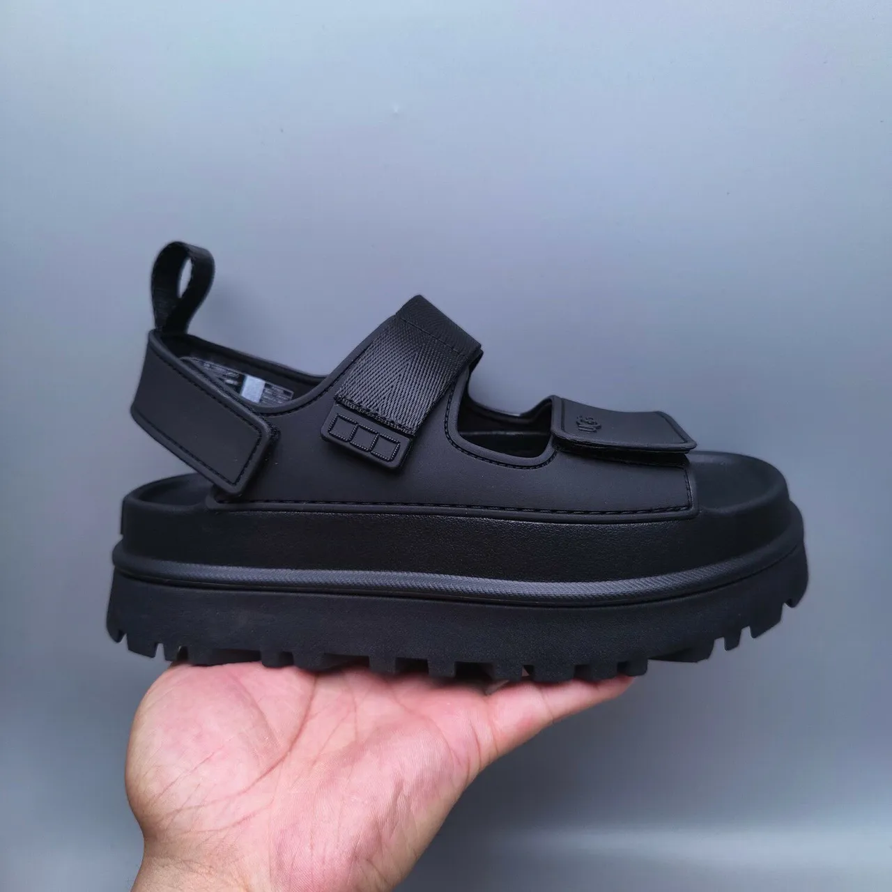 UGG Tasman صندل كاجوال أسود منصة إغلاق حزام مزدوج 3