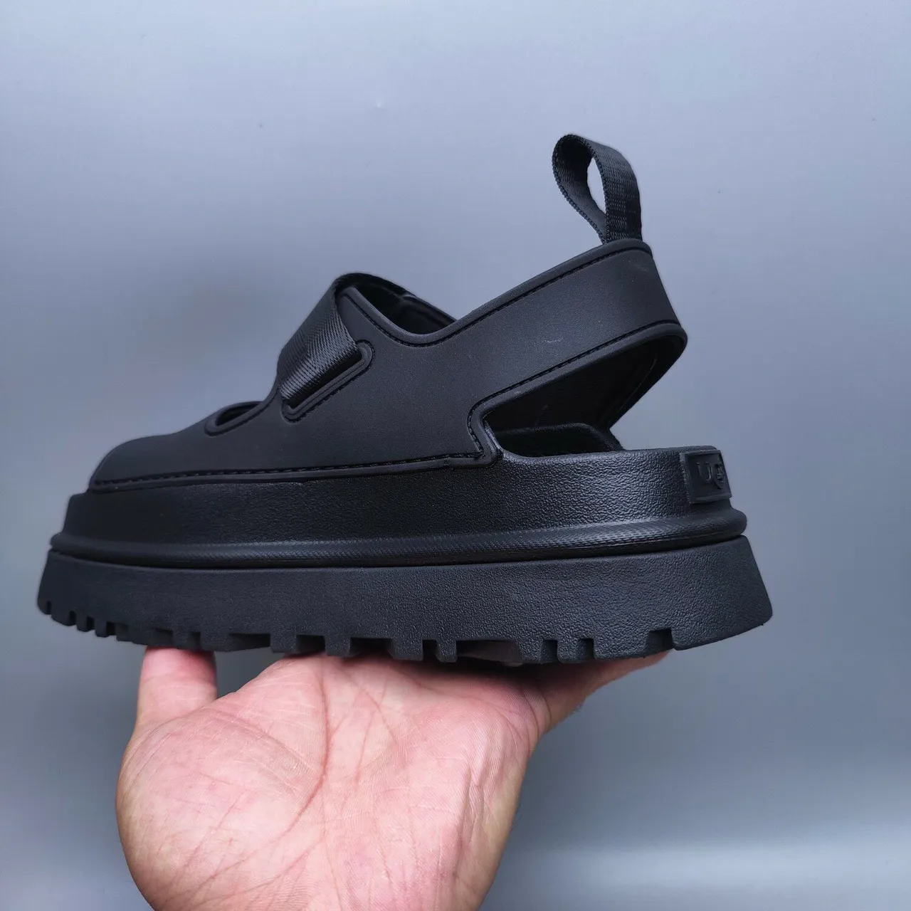 UGG Tasman صندل كاجوال أسود منصة إغلاق حزام مزدوج 6