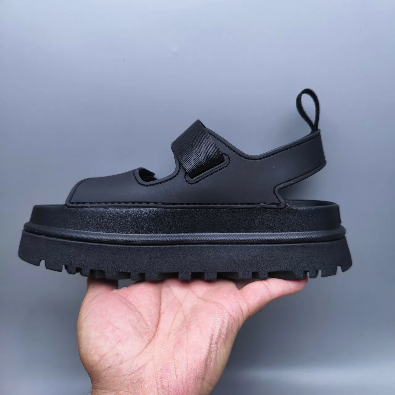 UGG Tasman صندل كاجوال أسود منصة إغلاق حزام مزدوج 7