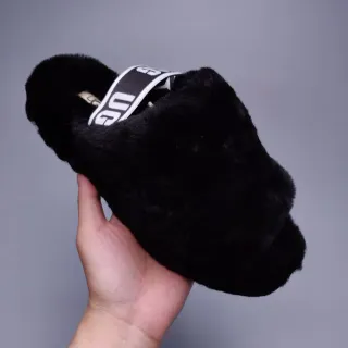 UGG Tasman 黑色羊毛拖鞋