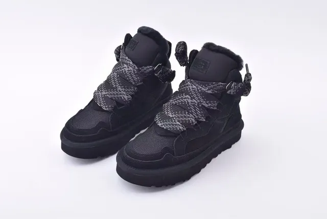 UGG تاسمان حذاء ثلجي من السويد الأسود مبطن بالفراء 2