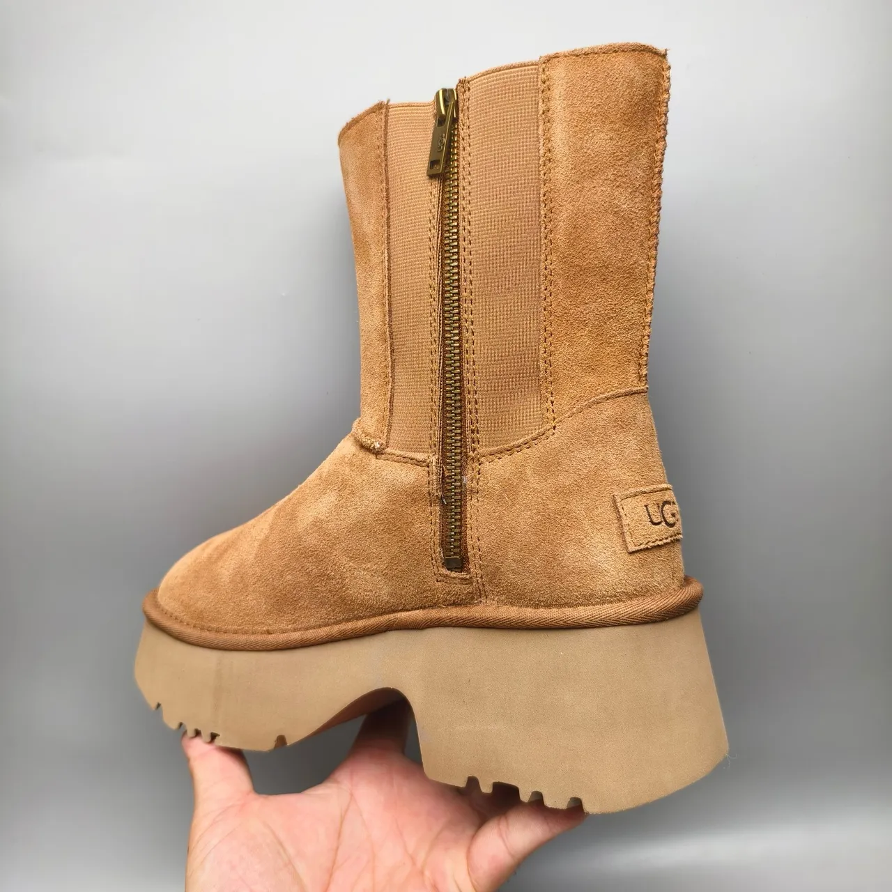 UGG Tasman प्लेटफॉर्म एन्कल बूट 4