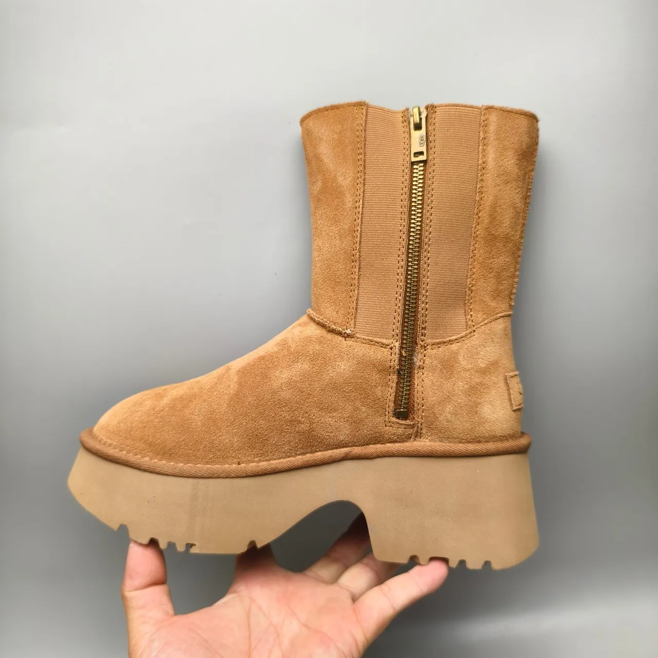 UGG Tasman प्लेटफॉर्म एन्कल बूट 7