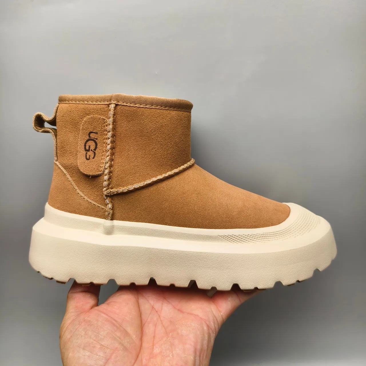 UGG Ultra Mini 驼色 麂皮 羊毛里 厚底平台 雪靴 2