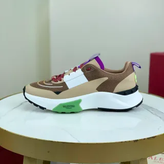Valentino বেইজ সাদা মাল্টি-প্যানেল মেশ এবং সিন্থেটিক আপার স্কাল্প্টেড মিডসোল চাঙ্কি স্নিকার
