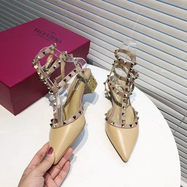Valentino Rockstud Beige Bombas con Correa de PVC Tachonado 4