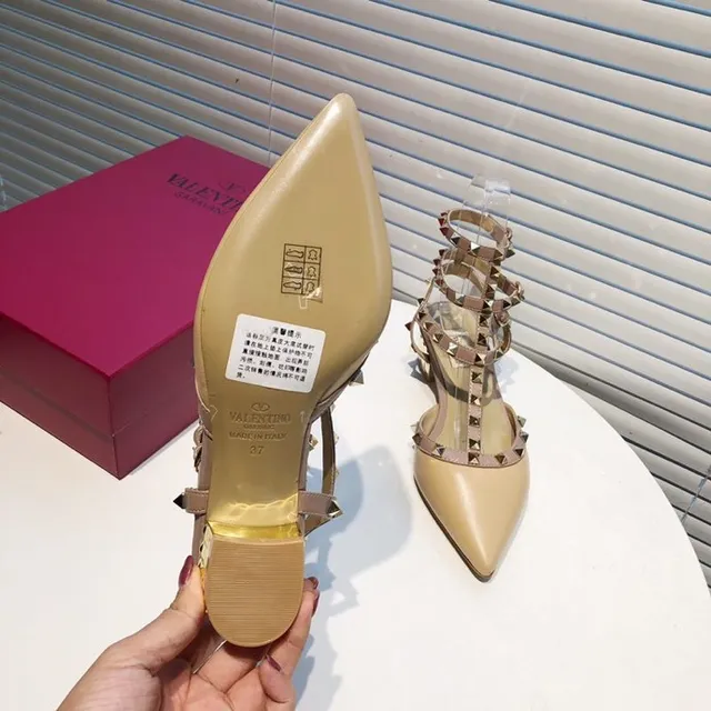 Valentino Rockstud Beige Bombas con Correa de PVC Tachonado 7