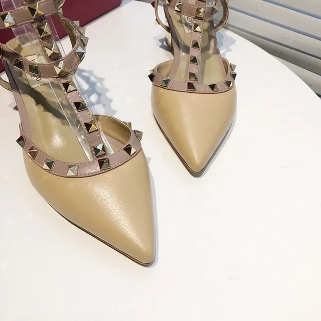 Valentino Rockstud Beige Bombas con Correa de PVC Tachonado 8