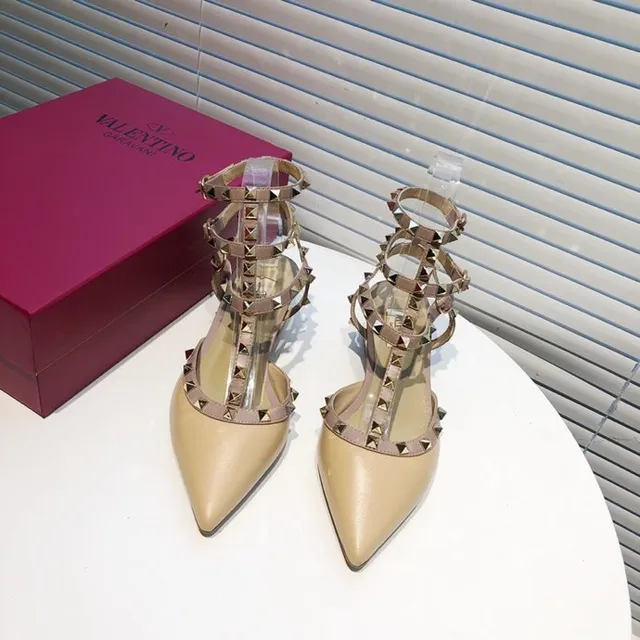 Valentino Rockstud Beige Bombas con Correa de PVC Tachonado 9