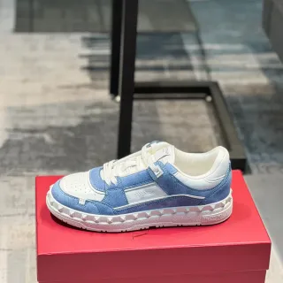 Valentino Rockstud नीला और सफेद डेनिम लेदर लाइफस्टाइल स्नीकर