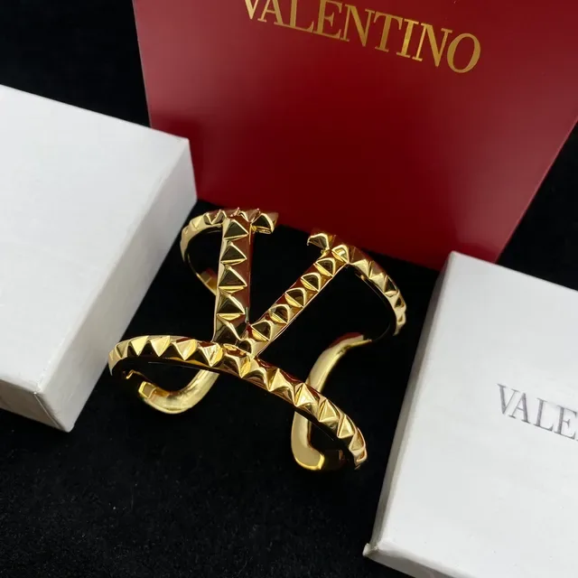 Valentino Rockstud Gold-Tone Pyramid-Studded Open V-Cuff Bracelet 4