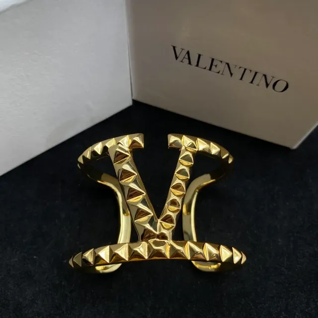 Valentino Rockstud Gold-Tone Pyramid-Studded Open V-Cuff Bracelet 6