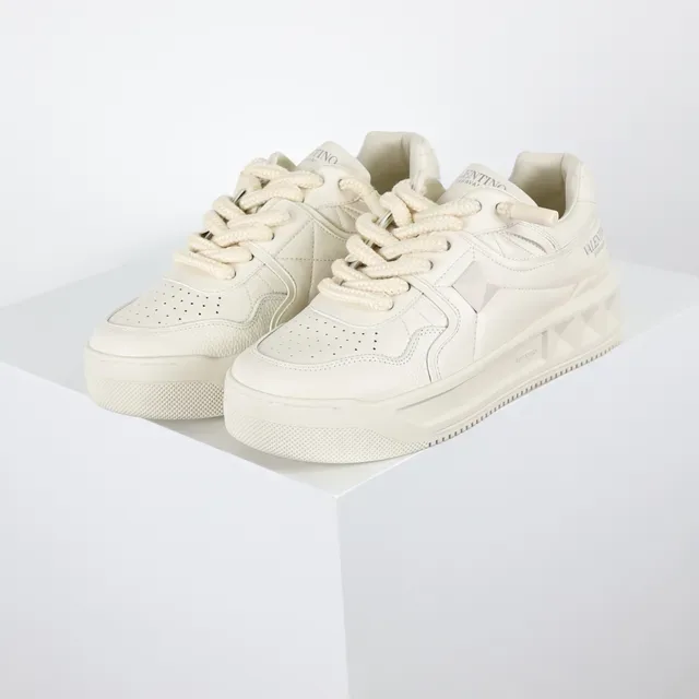 Valentino Rockstud Off-White 平台生活方式运动鞋 2