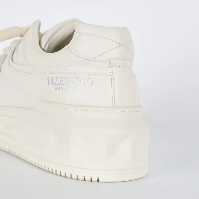 Valentino Rockstud Off-White 平台生活方式运动鞋 4