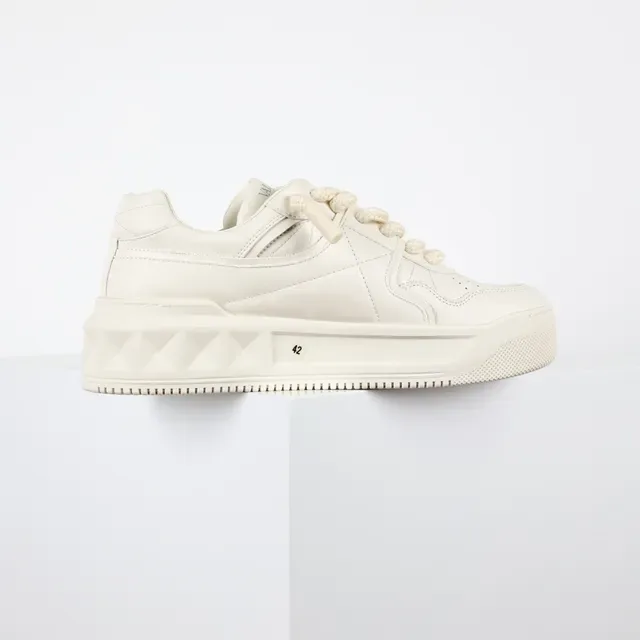 Valentino Rockstud Off-White 平台生活方式运动鞋 7