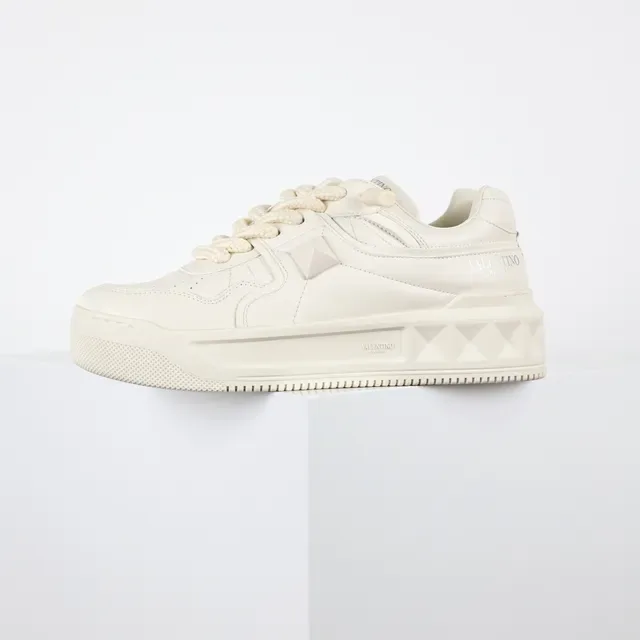 Valentino Rockstud Off-White 平台生活方式运动鞋 9