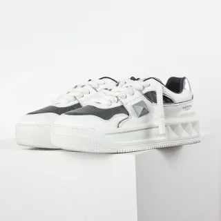 Valentino Rockstud সাদা এবং কালো প্ল্যাটফর্ম লাইফস্টাইল স্নিকার