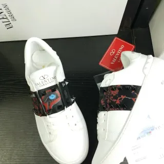 Valentino Rockstud Tênis Lifestyle Branco de Couro com Alça com Tachas