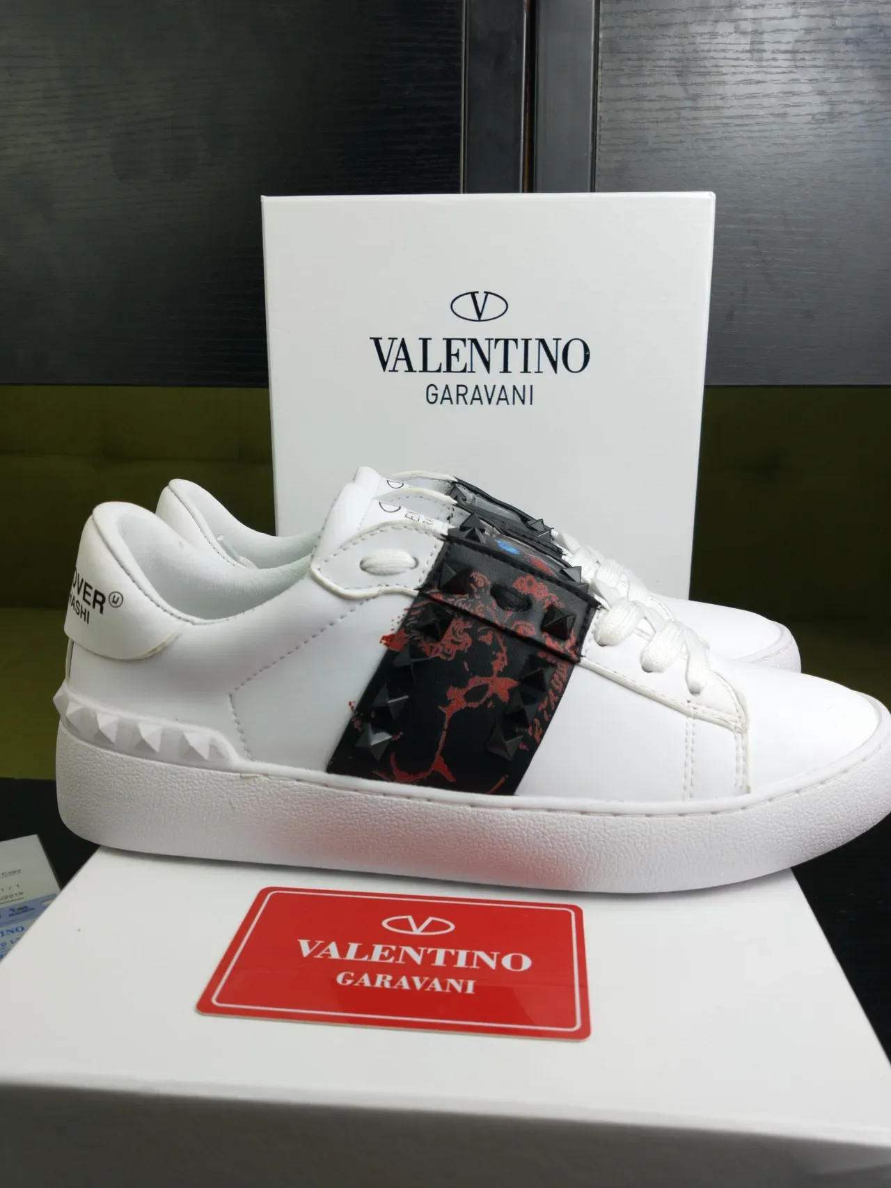 Valentino Rockstud أحذية رياضية أبيض جلد مع حزام مسمار ستايل حياة 2