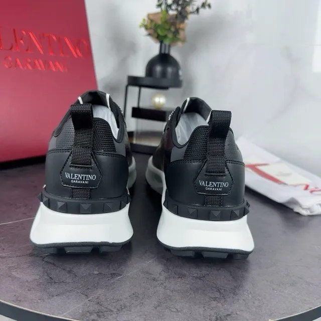 Valentino Runner काला सफेद सोल टोनल कैमोफ्लाज पैनल्स चंकी स्नीकर्स 5