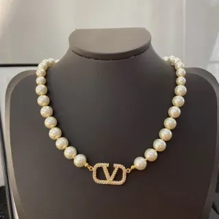 Valentino VLogo Pavé Crystal Pearl নেকলেস