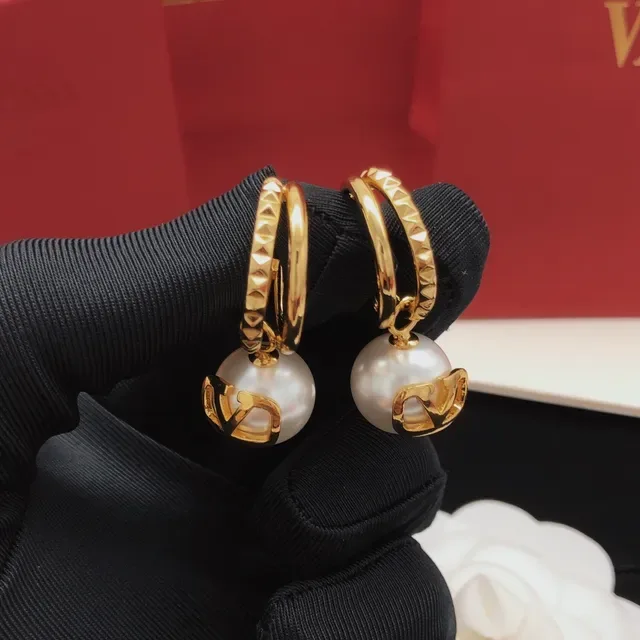 Valentino VLogo মুক্তা হুপ কানের দুল 2