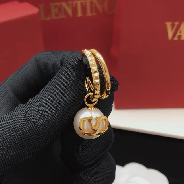 Valentino VLogo মুক্তা হুপ কানের দুল 5