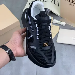 Valentino VLTN काले और सफेद मेश लेस-अप लाइफस्टाइल स्नीकर