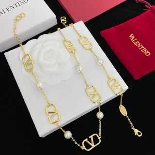 Valentino VLTN সোনালি চেইন এবং পার্ল ব্রেসলেট