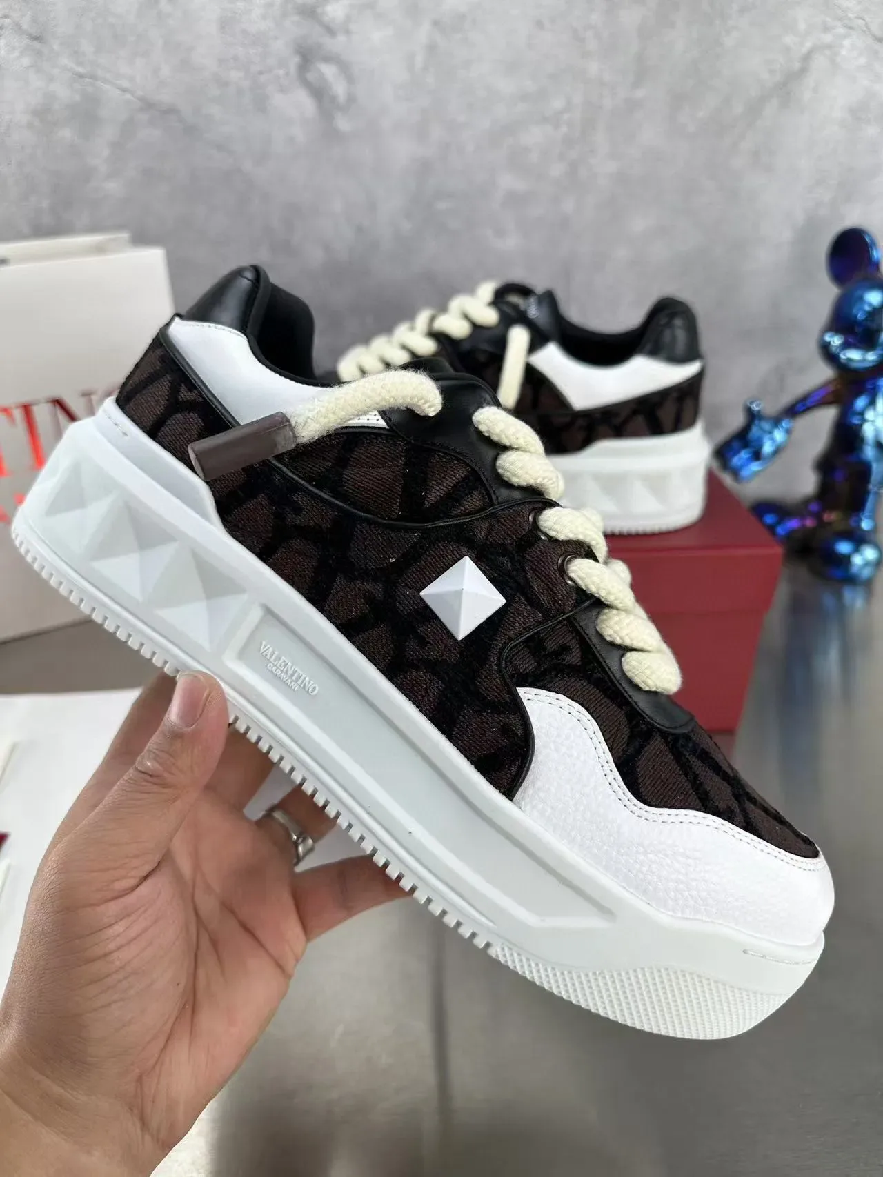 Valentino VLTN أحذية رياضية أسلوبية شبكية وجلدية 2