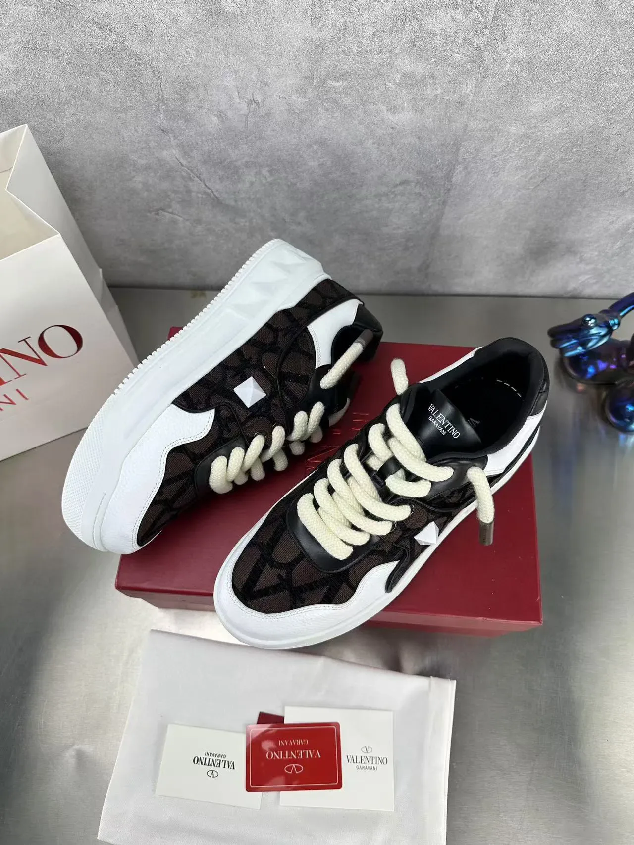 Valentino VLTN أحذية رياضية أسلوبية شبكية وجلدية 3