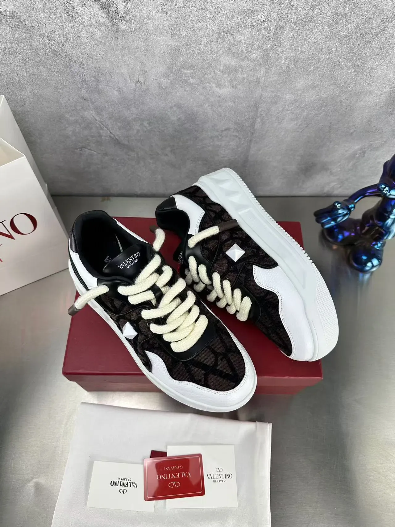 Valentino VLTN أحذية رياضية أسلوبية شبكية وجلدية 4