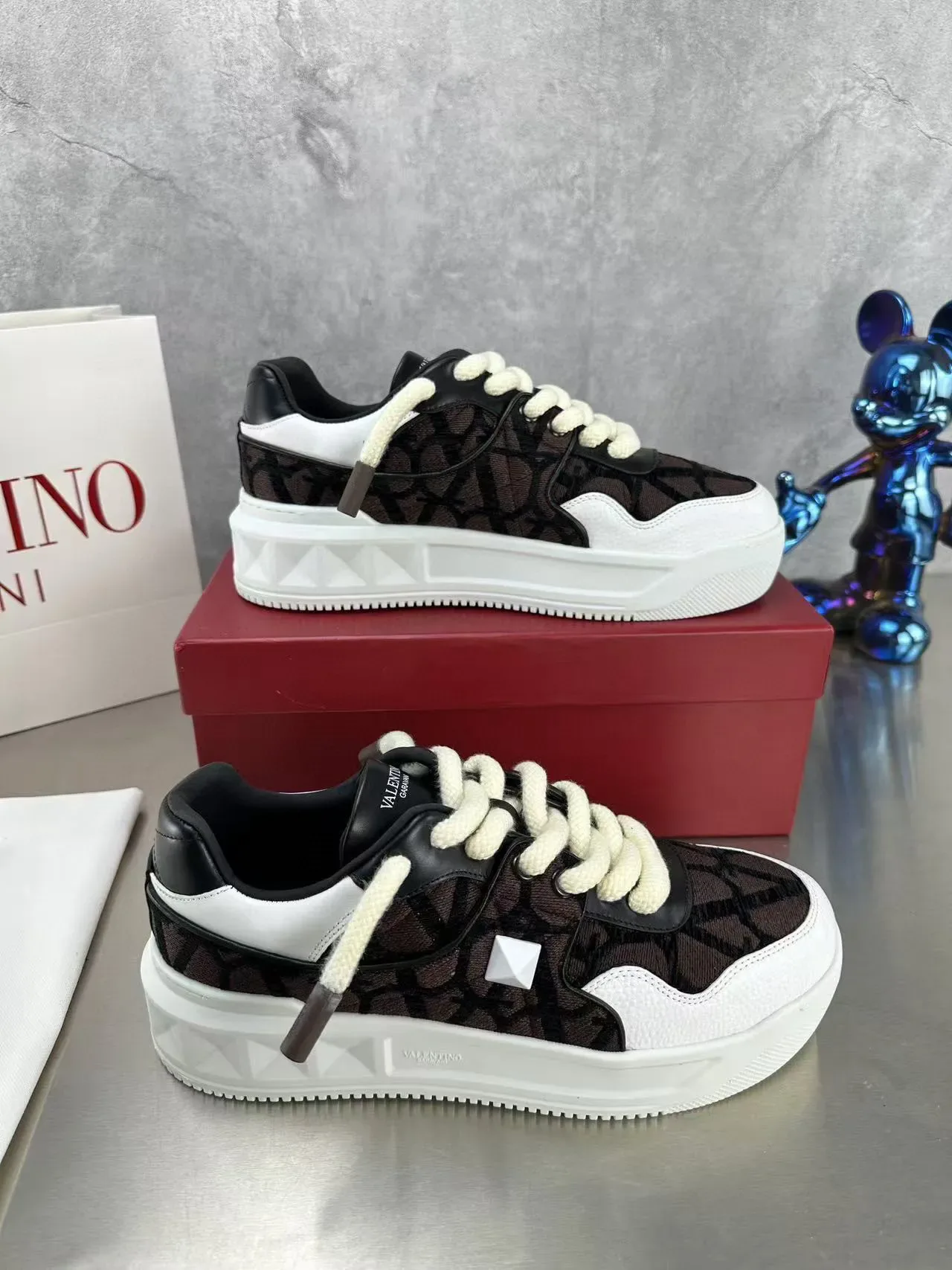 Valentino VLTN أحذية رياضية أسلوبية شبكية وجلدية 8
