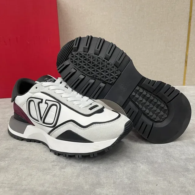 Valentino VLTN Runner সাদা কালো বার্গন্ডি লাইফস্টাইল স্নিকার্স 3
