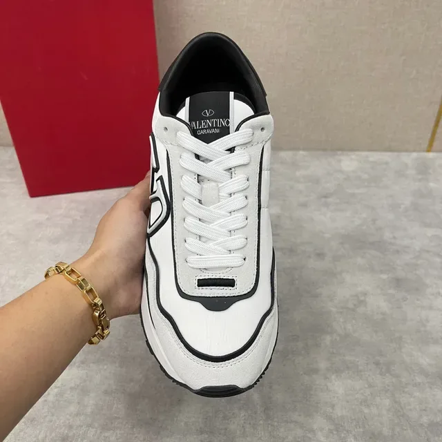 Valentino VLTN Runner সাদা কালো বার্গন্ডি লাইফস্টাইল স্নিকার্স 4