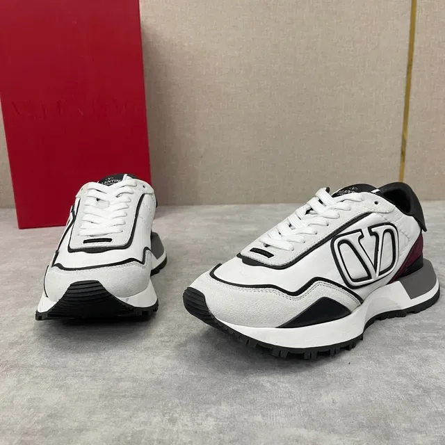 Valentino VLTN Runner সাদা কালো বার্গন্ডি লাইফস্টাইল স্নিকার্স 5