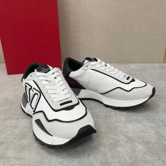 Valentino VLTN Runner সাদা কালো বার্গন্ডি লাইফস্টাইল স্নিকার্স 8