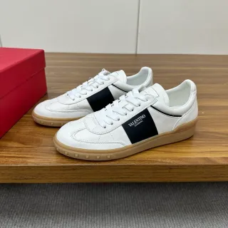 Valentino White Black Leather Upper Gum Rubber Sole Lifestyle Sneakers — Valentino Lifestyle Sneakers photo from the Yupoo catalog