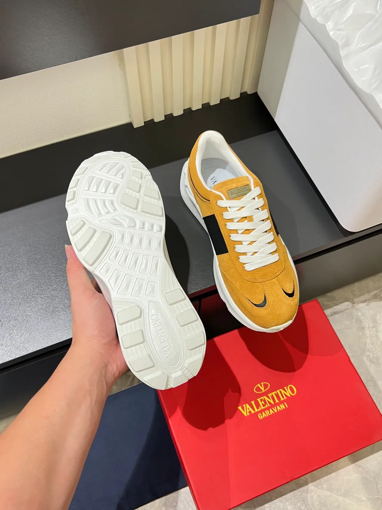 Valentino Amarillo Negro Ante Parte Superior Escultida Suela Blanca Zapatillas Lifestyle 3