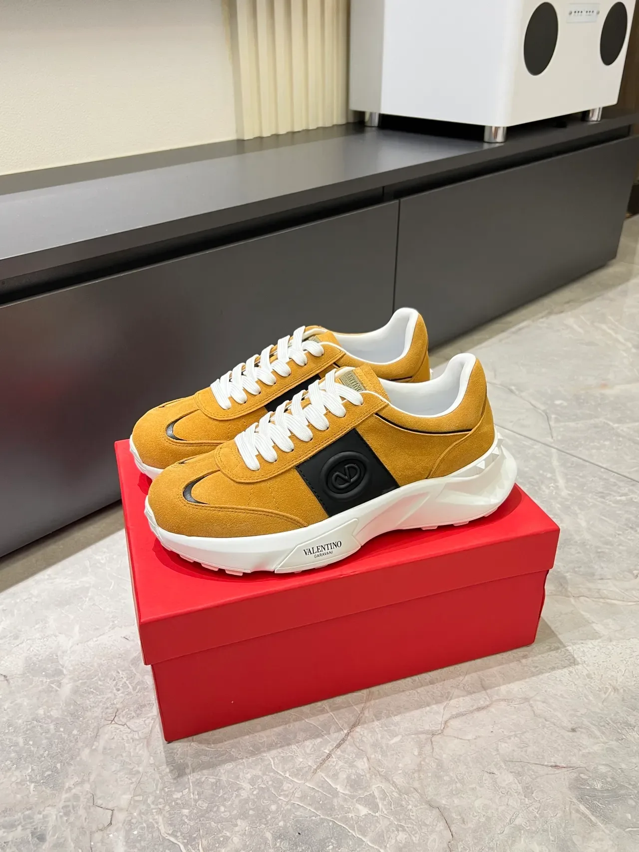 Valentino Amarillo Negro Ante Parte Superior Escultida Suela Blanca Zapatillas Lifestyle 4
