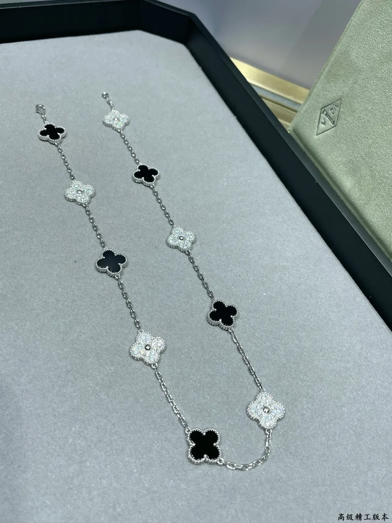 Van Cleef & Arpels Alhambra Collier en Onyx Noir et Diamant 6