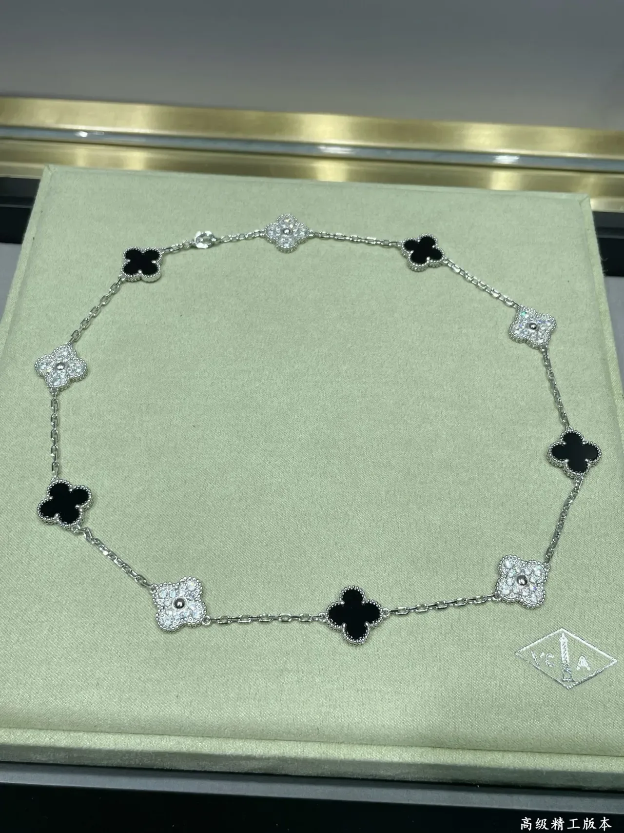 Van Cleef & Arpels Alhambra Collier en Onyx Noir et Diamant 7